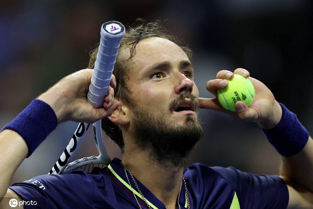 胜利立下了 胜利立下了